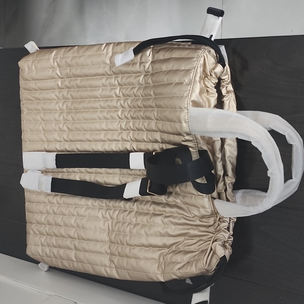 TAGS ATTACHED — MICHAEL KORRS GOLD 2-IN-1 DRAWSTRING BACKPACK/SHOULDER BAG